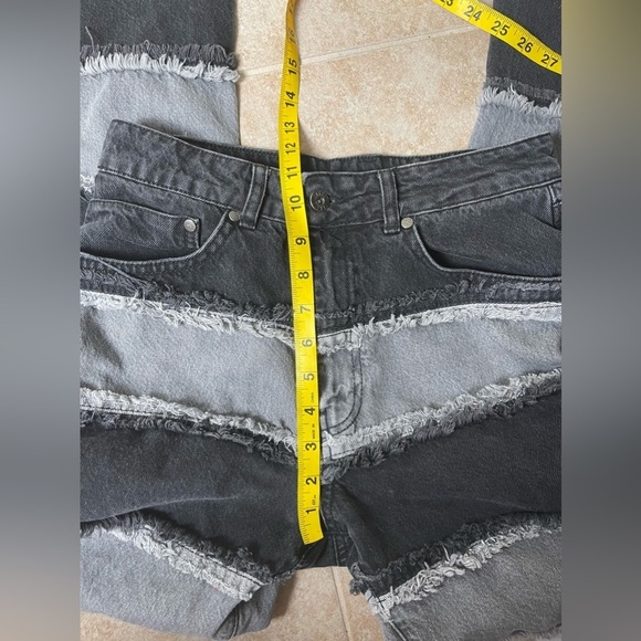 The Ragged Priest - Women's
Infringement Charcoal Black Straight Jeans Size 28 - Picture 9 of 10